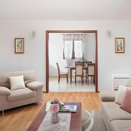 Augustina, A Beautiful With A Wonderful Garden * Potpićan