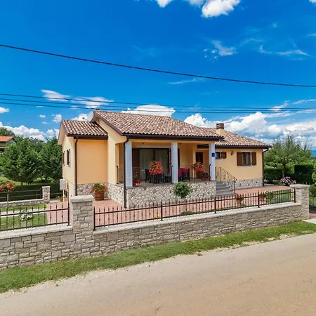 Augustina, A Beautiful With A Wonderful Garden Villa Potpićan